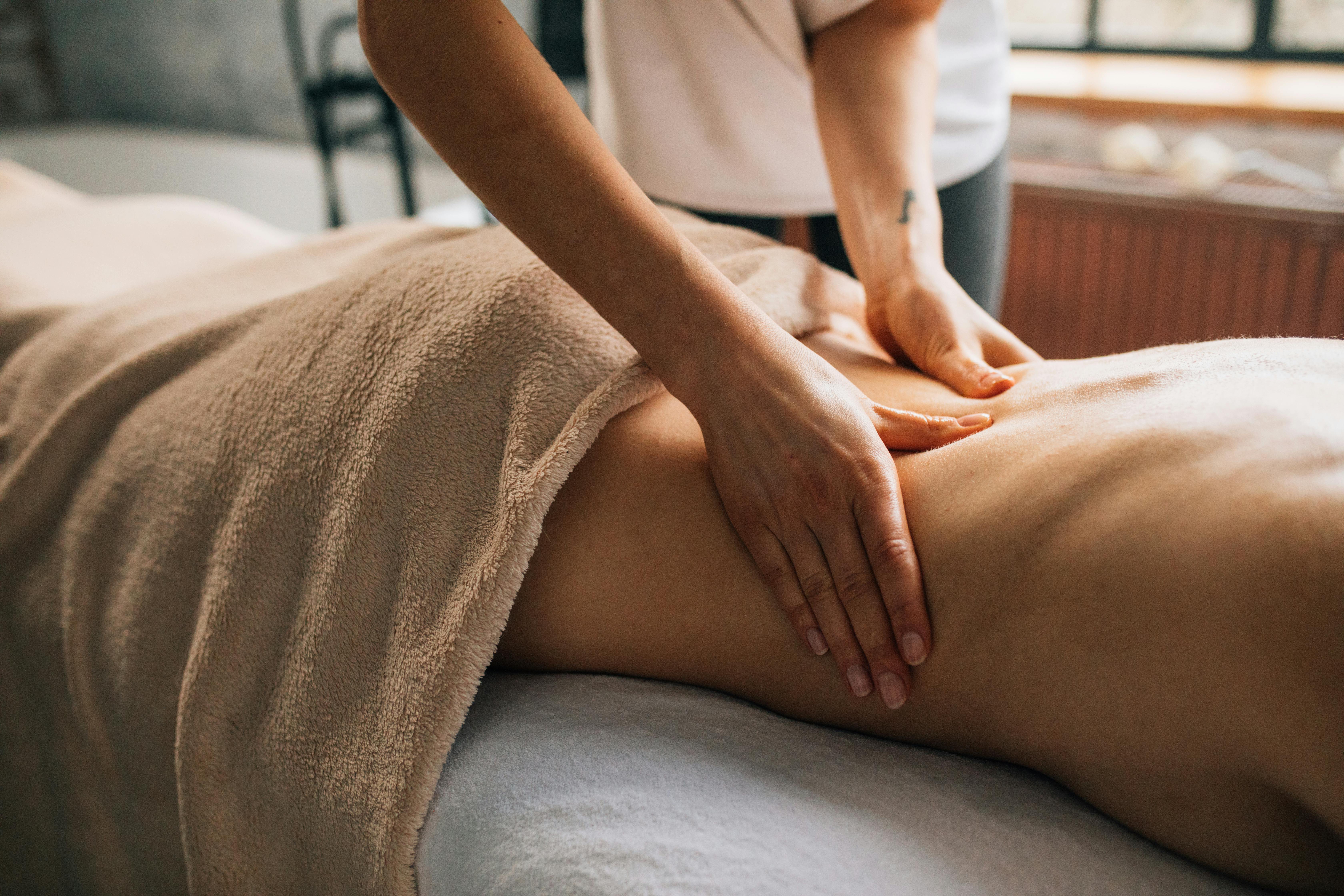 A Creuynni practitioner providing hands-on physical therapy